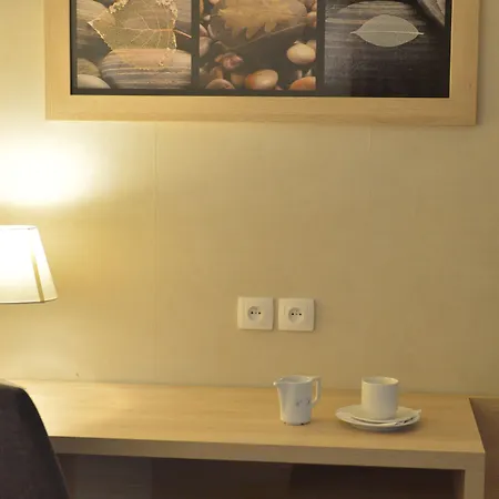 Renoir Montparnasse 3* باريس