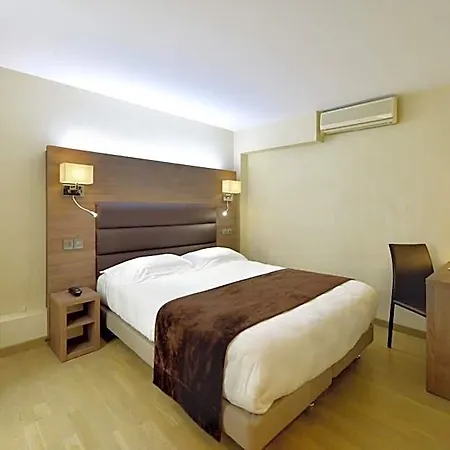 Renoir Montparnasse 3* פריז