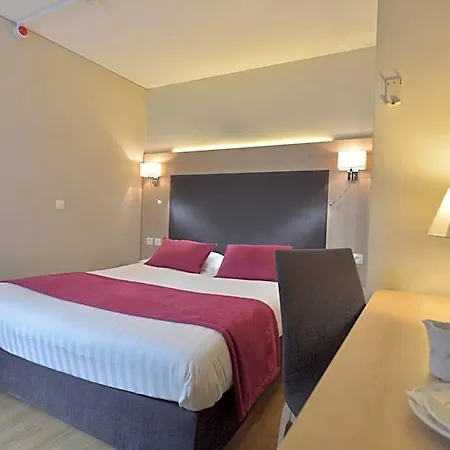 Renoir Montparnasse מלון 3*