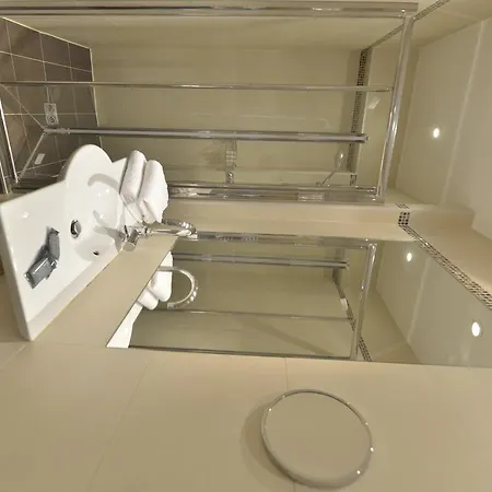 מלון Renoir Montparnasse 3*