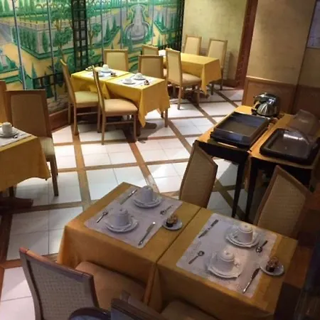 Renoir Montparnasse מלון 3*