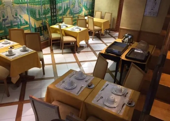 Renoir Montparnasse Hotell 3*